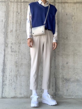 「ホワイトスニーカー」｜「アイテム（スラックス）」を使った、Yutaro さん（メンズ・183cm）の春コーディネート