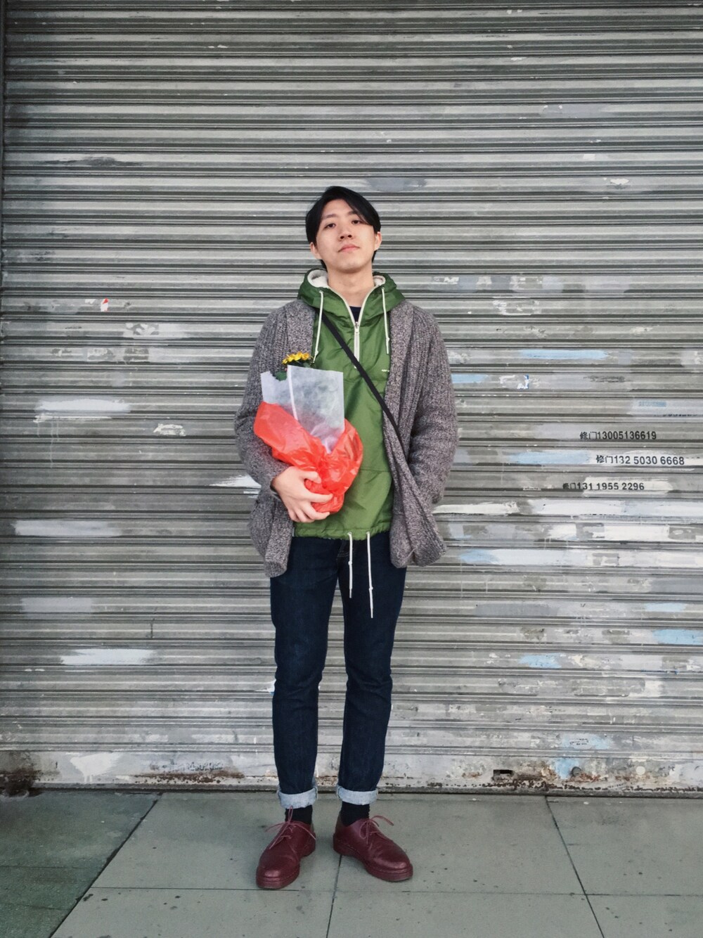 「春コーデ、UNIQLO、daily look、street、Dr.Martens、Wind Breaker」｜「BORSCHTのアイテム（マウンテンパーカー、グリーン系）」を使った、CHAPCHIMSIさん（メンズ・178cm）の冬コーディネートの1枚目の写真