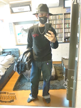 「SCHOTT」｜「アイテム（腕時計）」を使った、RA$H-KOOさん（メンズ・174cm）の冬コーディネート