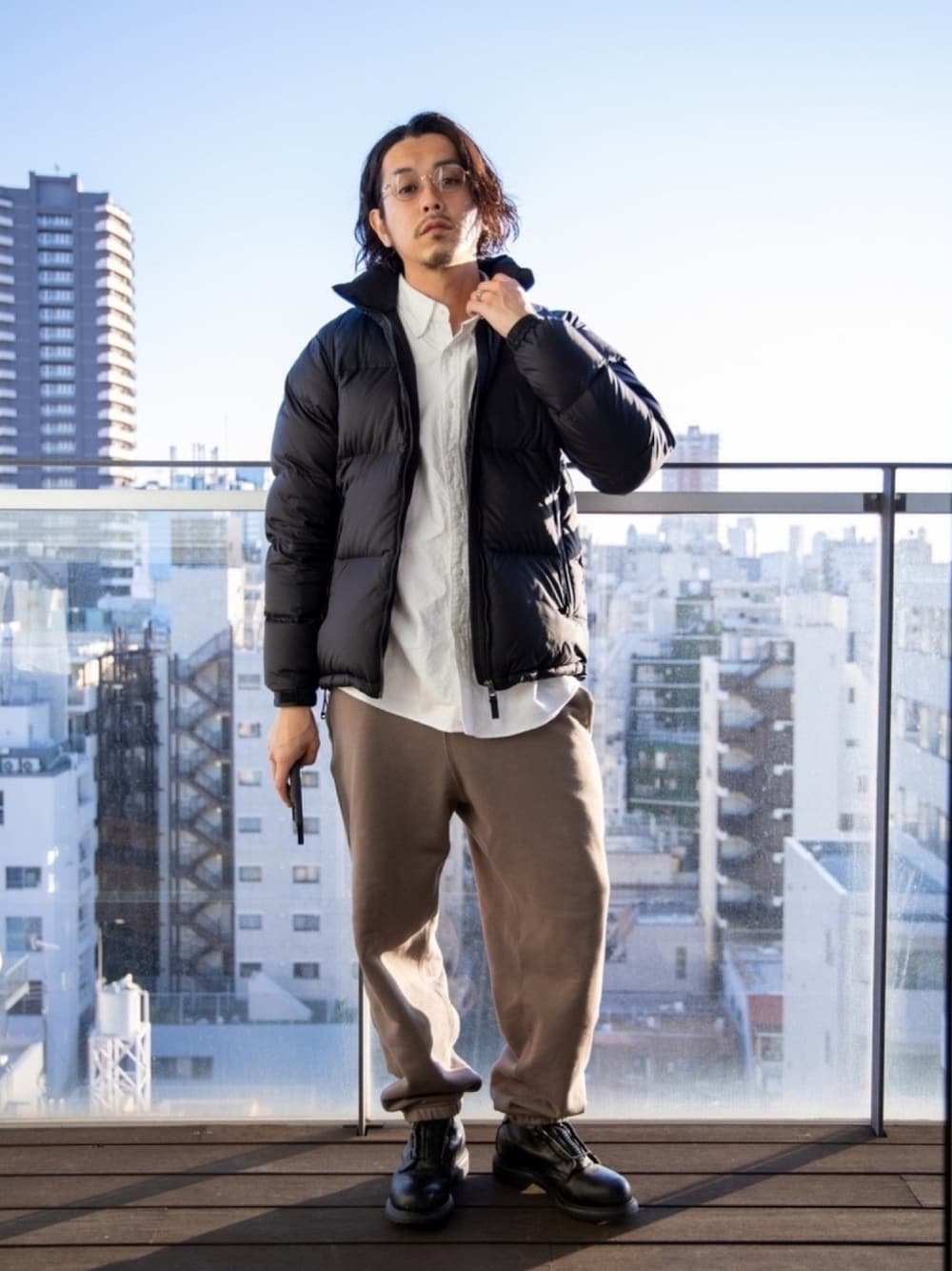 「ユニクロ、ユニクロユー、UNIQLO、UNIQLO U、THE NORTH FACE、ヌプシジャケット、レッドウィング、RED WING、mykita、ラクチンコーデ」｜「UNIQLOのアイテム（シャツ/ブラウス、ホワイト系）」を使った、takahiro kawashimaさん（メンズ・175cm）の冬コーディネートの1枚目の写真