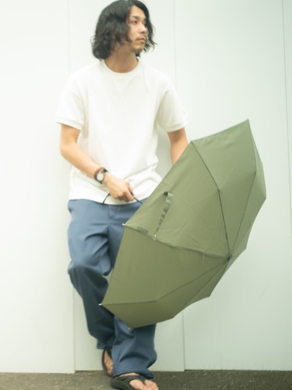 「シンプルコーデ、夏コーデ、Tシャツ、いいね、save、フォローお願いします🤑、スポーツサンダル、白Tシャツ、休日スタイル、ワークパンツ、カジュアル、ワーク」｜「無印良品のアイテム（Tシャツ/カットソー、ホワイト系）」を使った、takahiro kawashimaさん（メンズ・175cm）の夏コーディネートの1枚目の写真