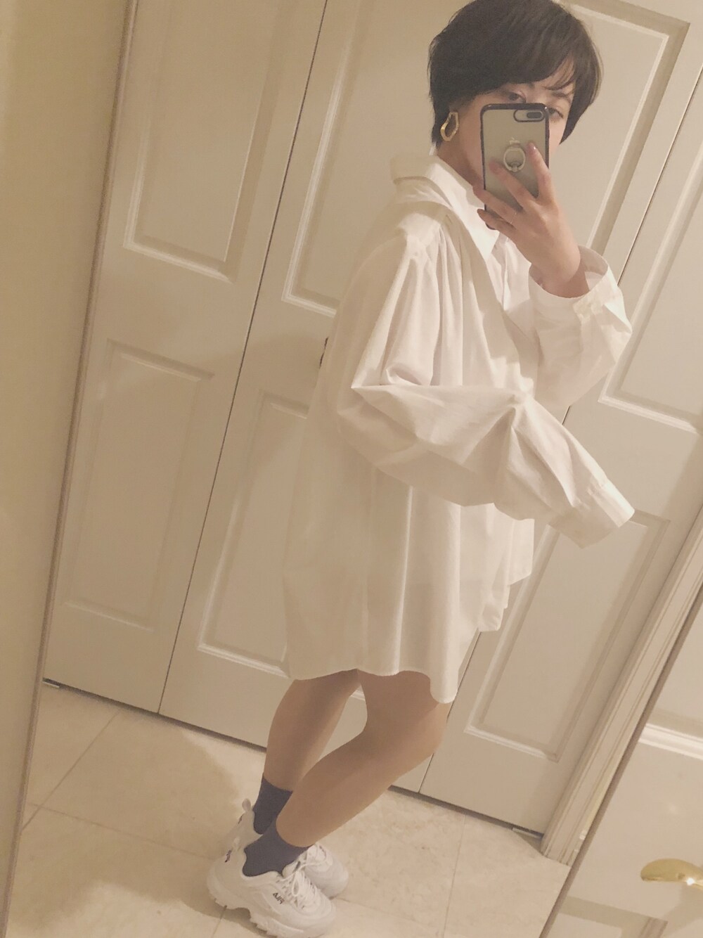「vintage、used、harajuku、hug、古着、古着好きな人と繋がりたい、おしゃれさんと繋がりたい、white」｜「HUGのアイテム（シャツ/ブラウス、ホワイト系）」を使った、ponさん（レディース・151cm）の春コーディネートの1枚目の写真