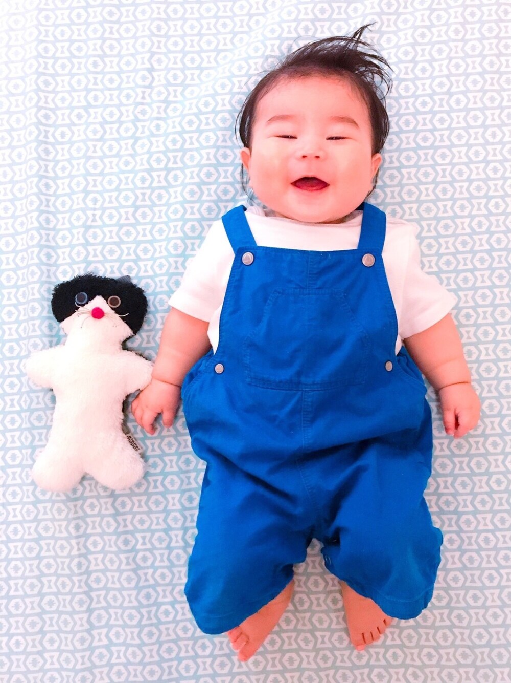 「赤ちゃん、赤ちゃんコーデ、プチバトー、男の子、男の子コーデ、むすこーで」｜「PETIT BATEAUのアイテム（ママ＆ベビー、ブルー系）」を使った、ほっぺくんさん（キッズ・70cm）の春コーディネートの1枚目の写真