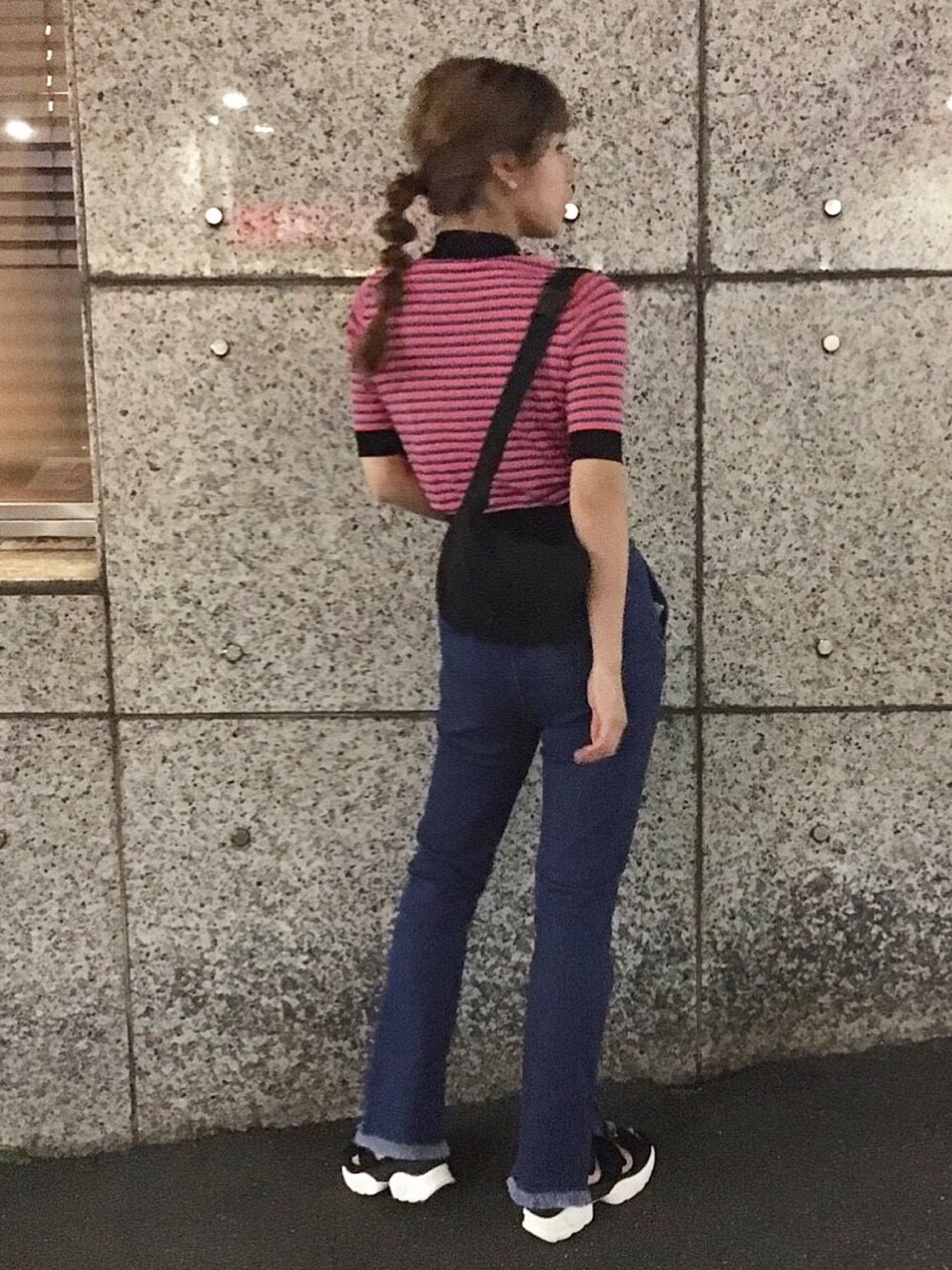 「ボーダートップス、デニム、デニムパンツ、スリットパンツ、スニーカーサンダル、スポーツサンダル、Heather、jouetie、LOWRYS FARM、Another Edition」｜「jouetieのKANGOL バイカラーチビニット（ニット/セーター、ブラック系）」を使った、Mikuさん（レディース・161cm）の夏コーディネートの1枚目の写真
