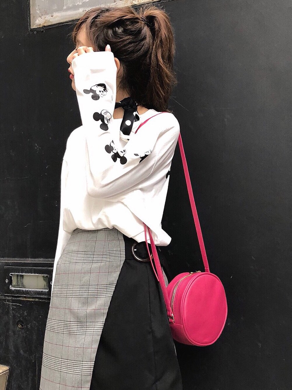 「Heather、ミッキーT、チェックスカート、スカーフ」｜「Heatherのハイショク／ラップミニスカート（スカート、ホワイト系）」を使った、Mikuさん（レディース・161cm）の秋コーディネートの1枚目の写真