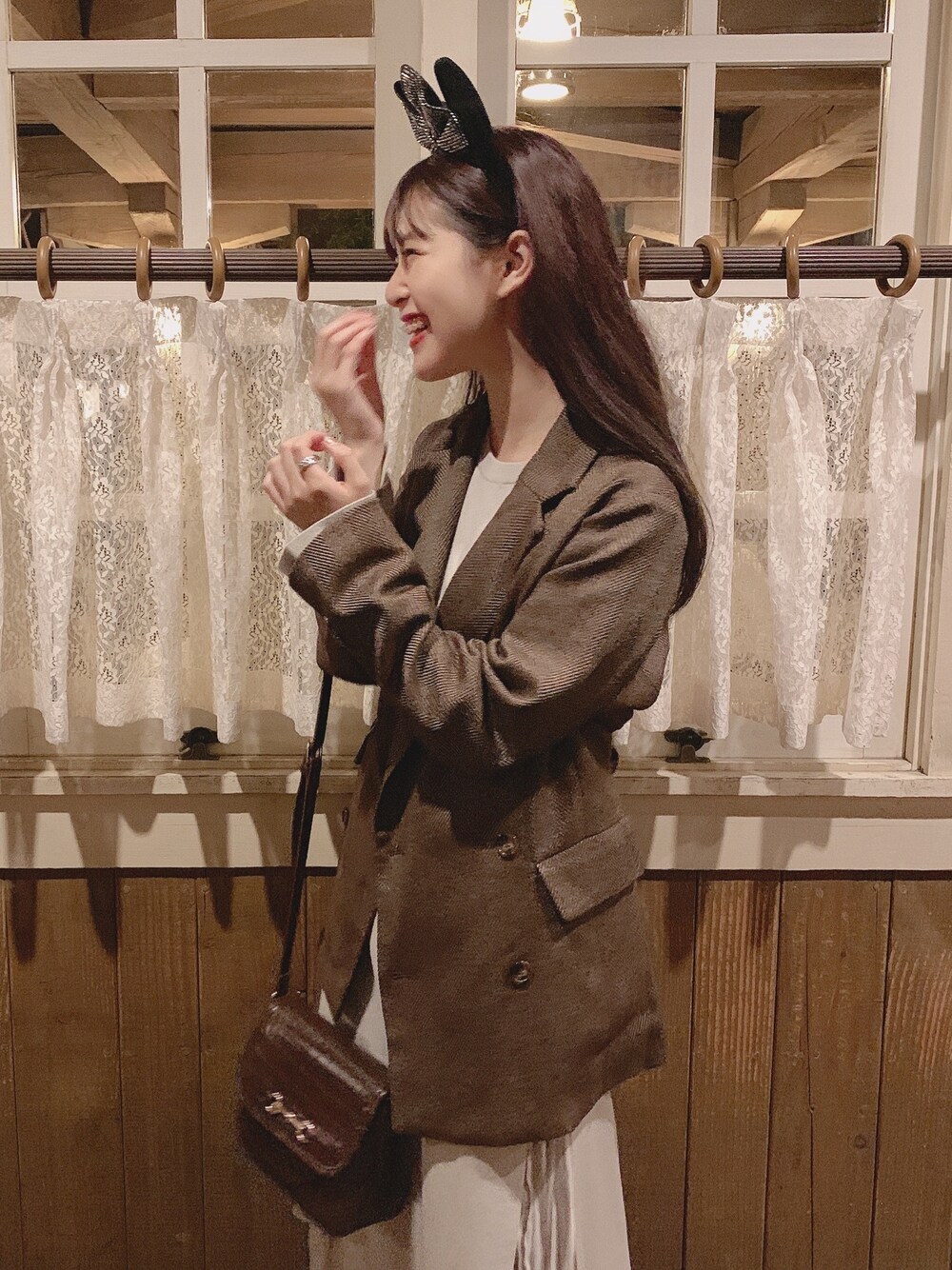 「Heather、ディズニーコーデ、へリンボーン、ジャケット、テーラードジャケット、ディズニーランド、型押しバッグ、ショルターバッグ」｜「HeatherのヘリンボーンBIGテーラード 855709（テーラードジャケット、ブラウン系）」を使った、Mikuさん（レディース・162cm）の秋コーディネートの1枚目の写真