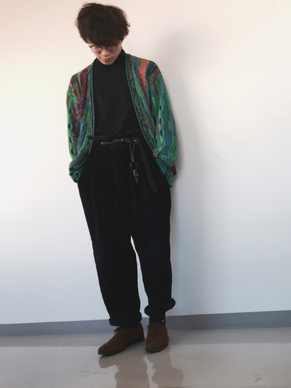 「古着、シンプルコーデ、カジュアルコーデ、ラフ、カーディガン、春コーデ、菅田将暉、コーデュロイパンツ、ユニクロ」｜「usedのアイテム（カーディガン/ボレロ、グリーン系）」を使った、seiya katoさん（メンズ・172cm）の冬コーディネートの1枚目の写真