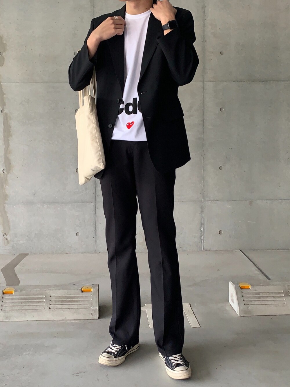 「セットアップ、春コーデ、春めきシューズ、スニーカーコーデ、キレイめ、きれいめカジュアル」｜「COMME des GARCONSのアイテム（Tシャツ/カットソー、ホワイト系）」を使った、Choi さん（メンズ・177cm）の春コーディネートの1枚目の写真