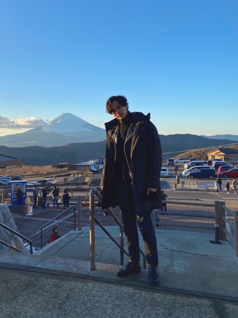 「シンプル、大人カジュアル、プチプラ、黒、オトナカジュアル、いいね、save、フォローお願いします🤑、モノトーン、オールブラック、ユニクロ、冬アウター着回しチャレンジ」｜「UNIQLOのアイテム（ダウンジャケット/コート、ブラック系）」を使った、Yumaさん（メンズ・182cm）の冬コーディネートの1枚目の写真