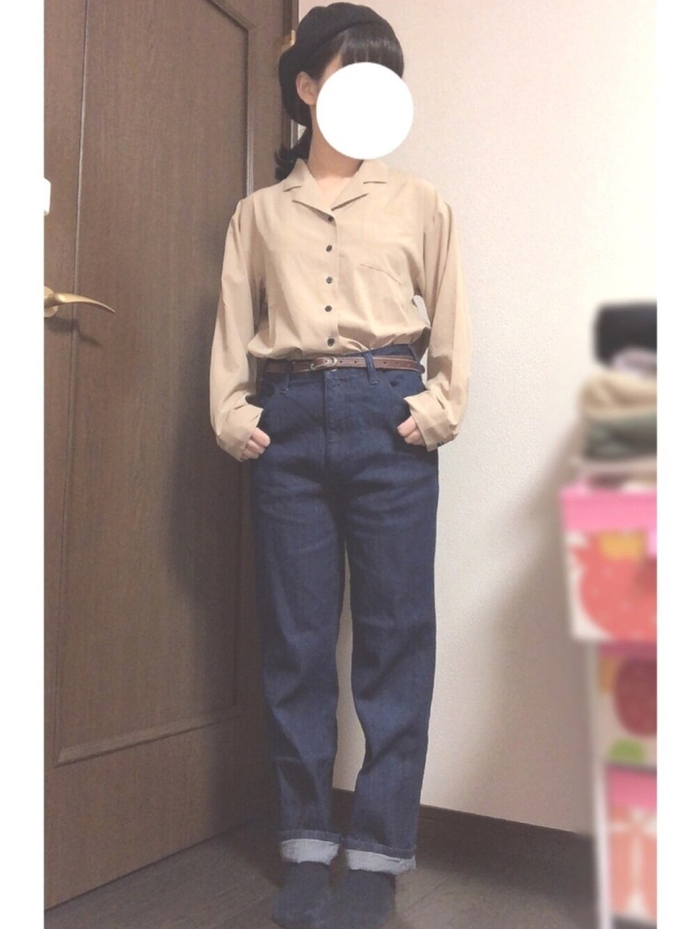 「レトロ、シンプルコーデ、ストレートデニム、オープンカラーシャツ、ベレー帽」｜「Kastaneのアイテム（デニムパンツ、ブルー系）」を使った、saaakiさん（レディース・156cm）の春コーディネートの1枚目の写真