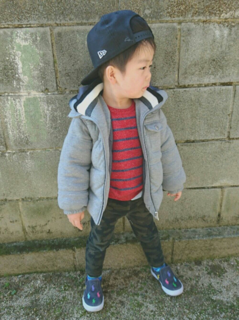 「迷彩、シンプル、大人風コーデ、やんちゃboy、キレイめ、キッズファッション、キッズコーデ、キッズコーディネート、春コーデ、お出かけスタイル」｜「POLO RALPH LAURENのアイテム（スニーカー、ブラック系）」を使った、Masa-yaaaanさん（キッズ・100cm）の冬コーディネートの1枚目の写真
