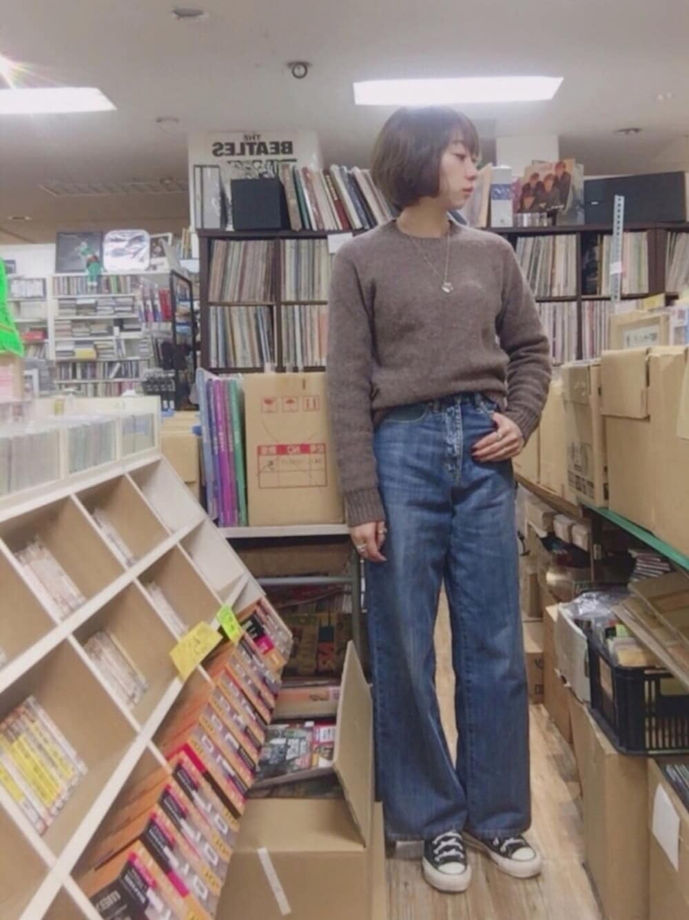 「カジュアルコーデ、シンプル、オトナカジュアル、ニット、ラフ、UNIQLO、ワイドデニム、パンツスタイル、ハイウエスト、ブラウン」｜「UNIQLOのアイテム（ニット/セーター、レッド系）」を使った、ねっこさん（レディース・160cm）の冬コーディネートの1枚目の写真