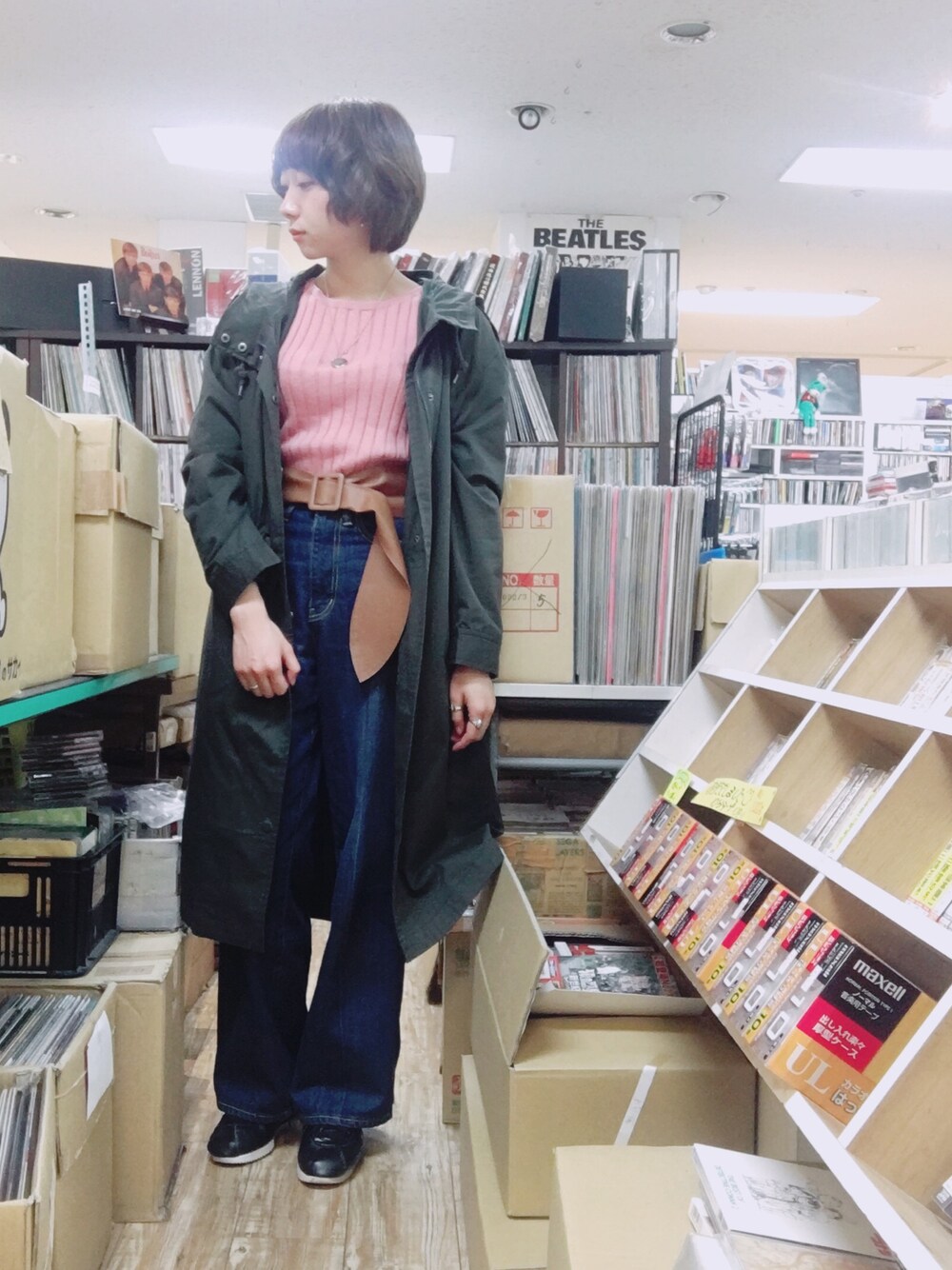 「はるコーデ、パンツスタイル、デニム、スニーカー、サッシュベルト」｜「UNIQLOのアイテム（ニット/セーター、ピンク系）」を使った、ねっこさん（レディース・160cm）の春コーディネートの1枚目の写真