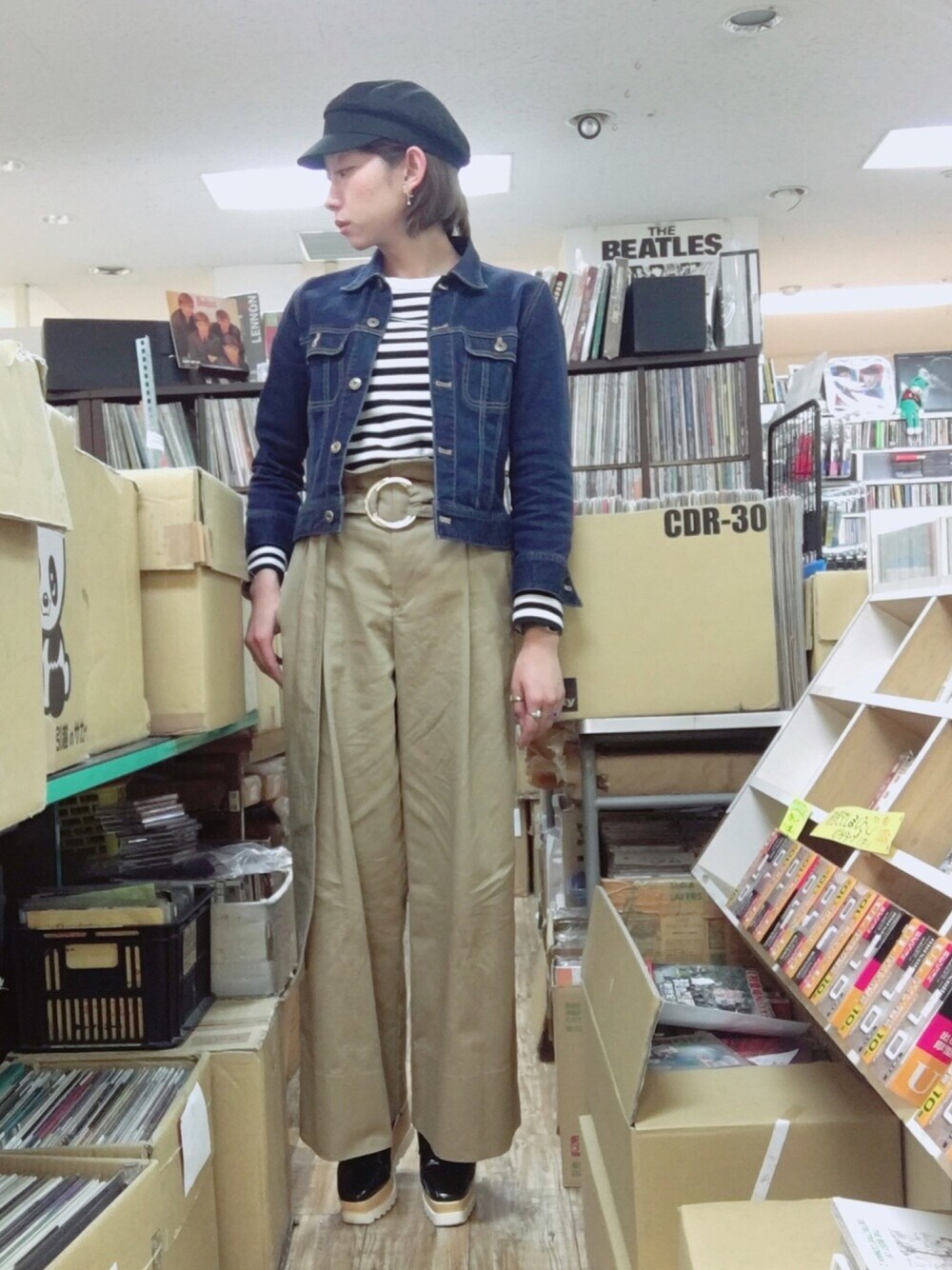 「オトナ女子、きれいめカジュアル、springstlye、casual、マリンキャップ、Gジャン、denim」｜「agnes b.のJ008 TS（Tシャツ/カットソー、ブラック系）」を使った、ねっこさん（レディース・160cm）の春コーディネートの1枚目の写真