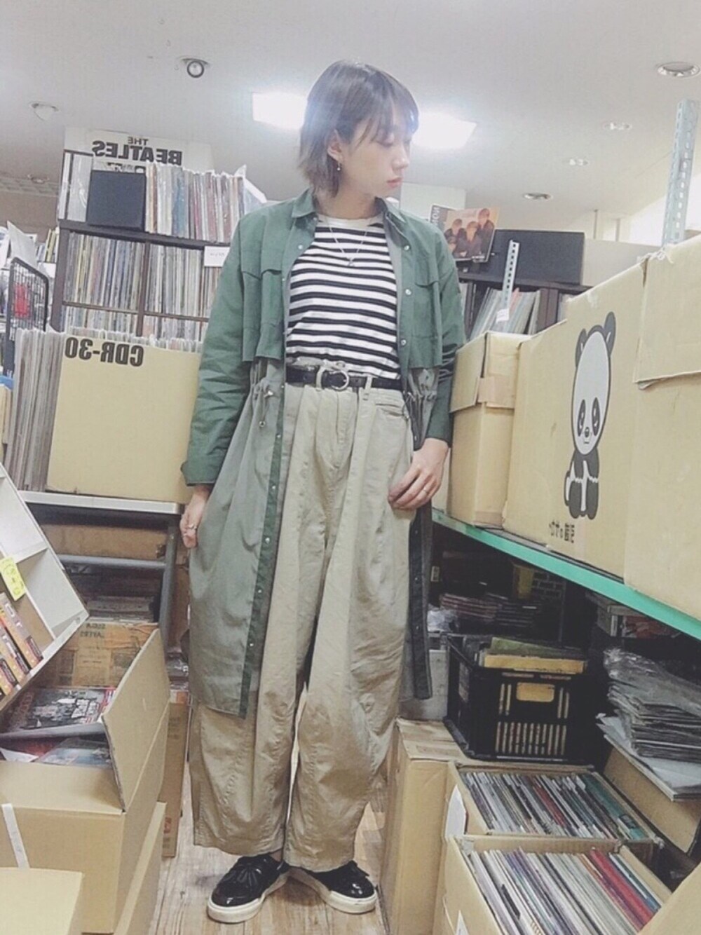 「カジュアル、ゆるコーデ、春、休日スタイル、おでかけ、ボーダー、パンツスタイル」｜「agnes b.のJ008 TS（Tシャツ/カットソー、ブラック系）」を使った、ねっこさん（レディース・160cm）の春コーディネートの1枚目の写真