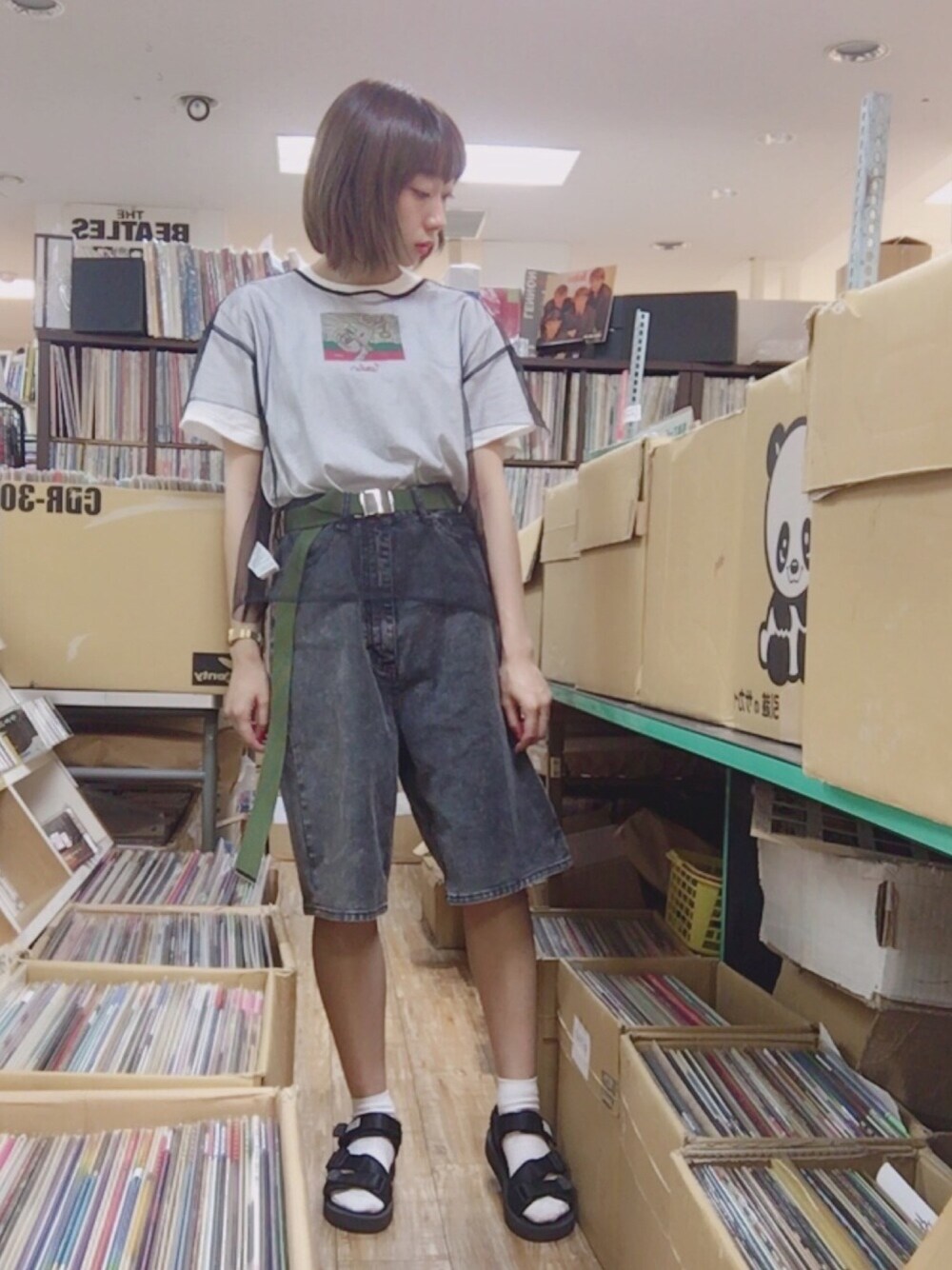 「カジュアル、夏、デニム、Tシャツ、チュール、ブラック」｜「Ray BEAMSのRay BEAMS / チュールシアークルーネック（Tシャツ/カットソー、ブラック系）」を使った、ねっこさん（レディース・160cm）の夏コーディネートの1枚目の写真