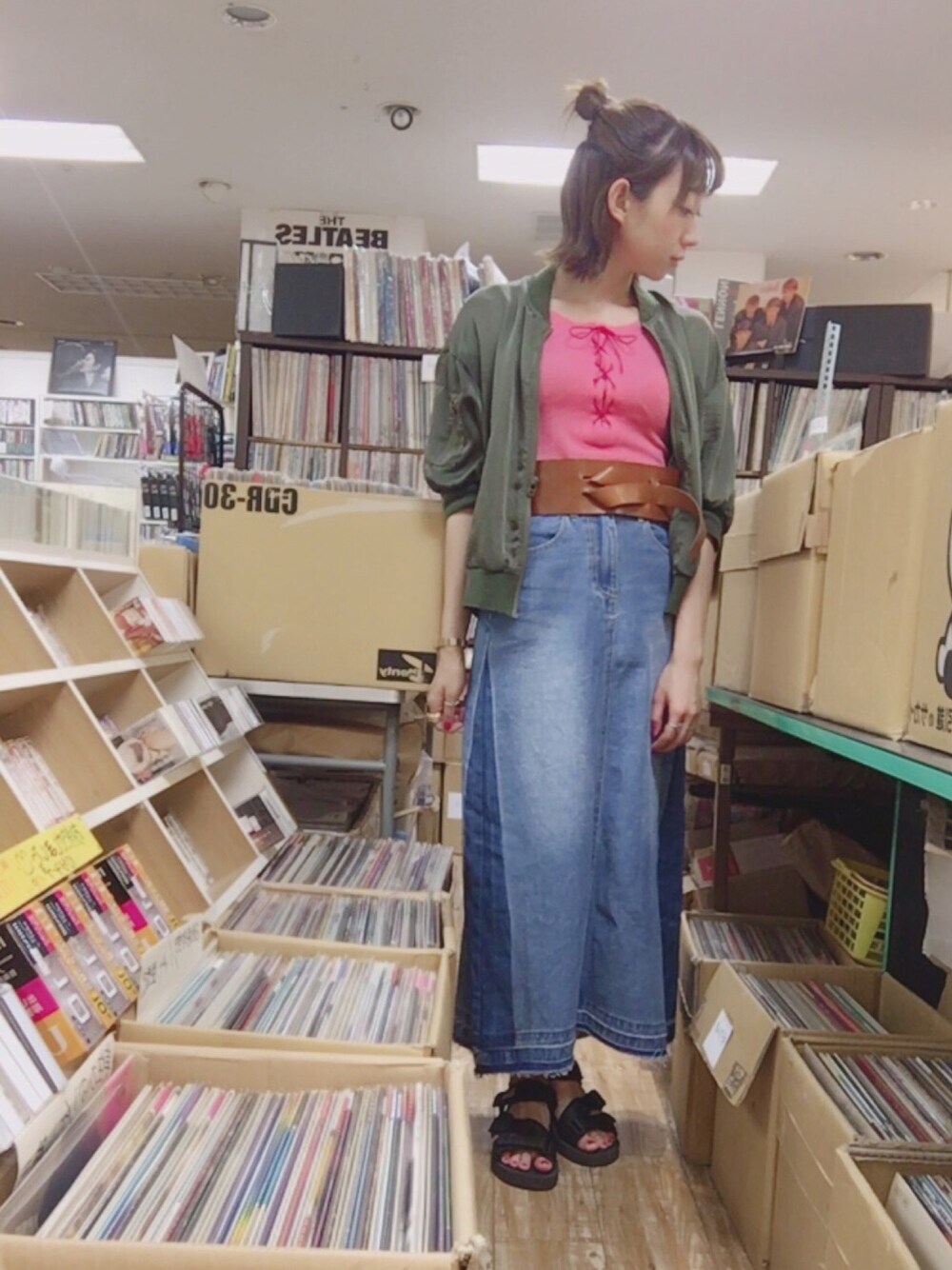 「夏コーデ、カジュアルコーデ、ガーリー、スカートスタイル、スポーツサンダル、しまむら、SALEで買いました」｜「JEANASISのビンテージサテンブルゾン5S/565340 （ブルゾン、グリーン系）」を使った、ねっこさん（レディース・160cm）の夏コーディネートの1枚目の写真