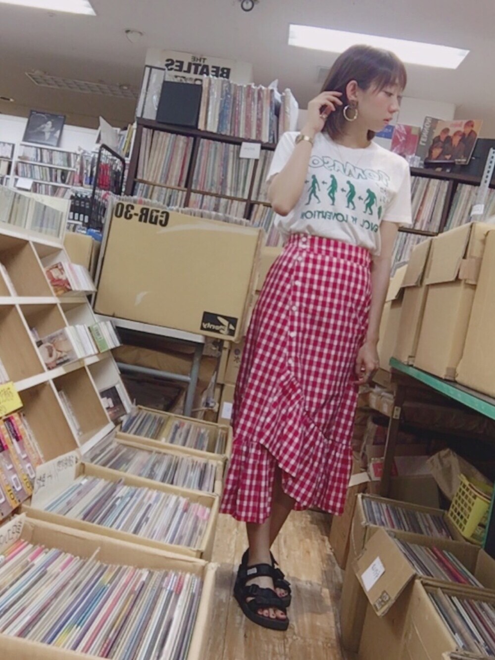 「おしゃれさんと繋がりたい、ロングスカート、ギンガムチェック、ZARA、TOMASON、プチプラコーデ、Tシャツ」｜「suicokeの【予約】SUICOKE×BEAMS / 別注 KISEE-V サンダル（サンダル、ブラック系）」を使った、ねっこさん（レディース・160cm）の夏コーディネートの1枚目の写真