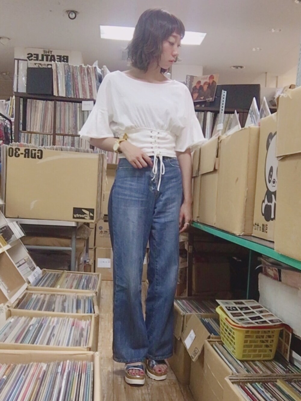 「オトナカジュアル、シンプル、パンツスタイル、白Tシャツ、カジュアルコーデ、コルセット」｜「LOWRYS FARMのウエストレースＵＰＴシャツ　761115 （Tシャツ/カットソー、ホワイト系）」を使った、ねっこさん（レディース・160cm）の夏コーディネートの1枚目の写真