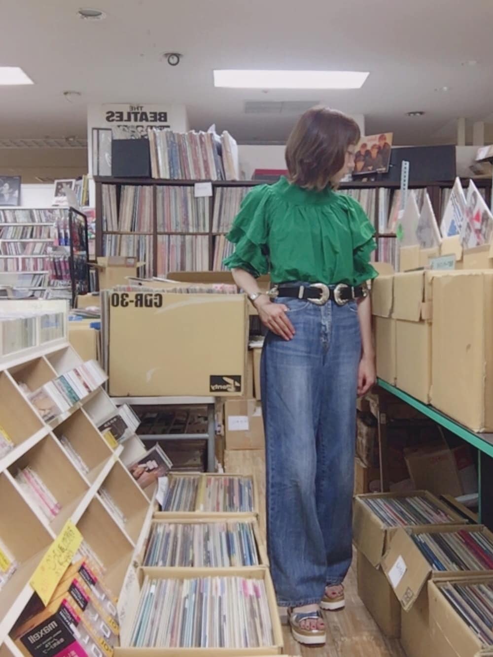 「夏コーデ、ワイドパンツ、デニムパンツ、デニム、カジュアルコーデ、プチプラ、グリーン」｜「JOURNAL STANDARD relumeの12OZデニム ハイウエスト ワイド5ポケットパンツ#（デニムパンツ、ブルー系）」を使った、ねっこさん（レディース・160cm）の夏コーディネートの1枚目の写真