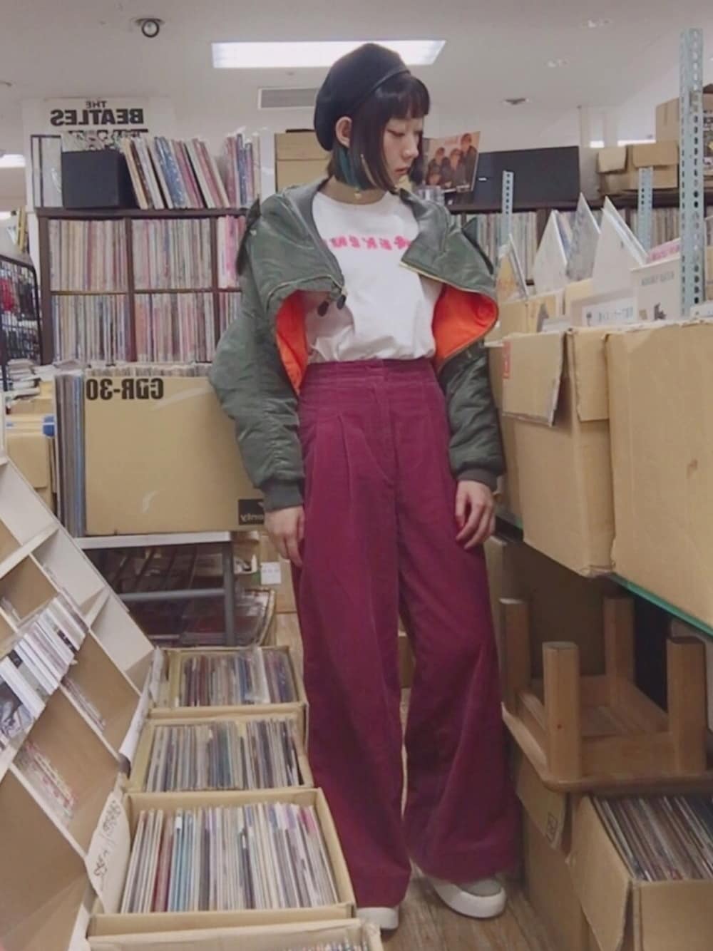 「スニーカー、Tokyo bopper、厚底、ユニクロ、カジュアルコーデ、MA-1、ベレー帽、TOMASON、コーデュロイパンツ、コーデュロイワイドパンツ」｜「UNIQLOのアイテム（パンツ、ピンク系）」を使った、ねっこさん（レディース・160cm）の冬コーディネートの1枚目の写真