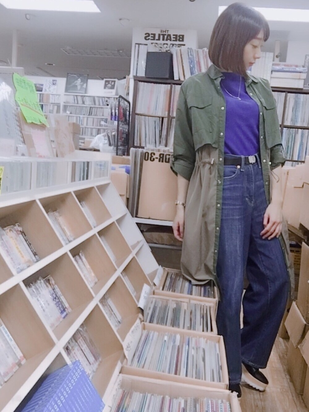 「シンプル、カジュアル、オトナカジュアル、ラフ、パンツスタイル、はるコーデ、UNIQLO、リブボートネックT」｜「JOURNAL STANDARD relumeの12OZデニム ハイウエスト ワイド5ポケットパンツ#（デニムパンツ、ブルー系）」を使った、ねっこさん（レディース・160cm）の春コーディネートの1枚目の写真