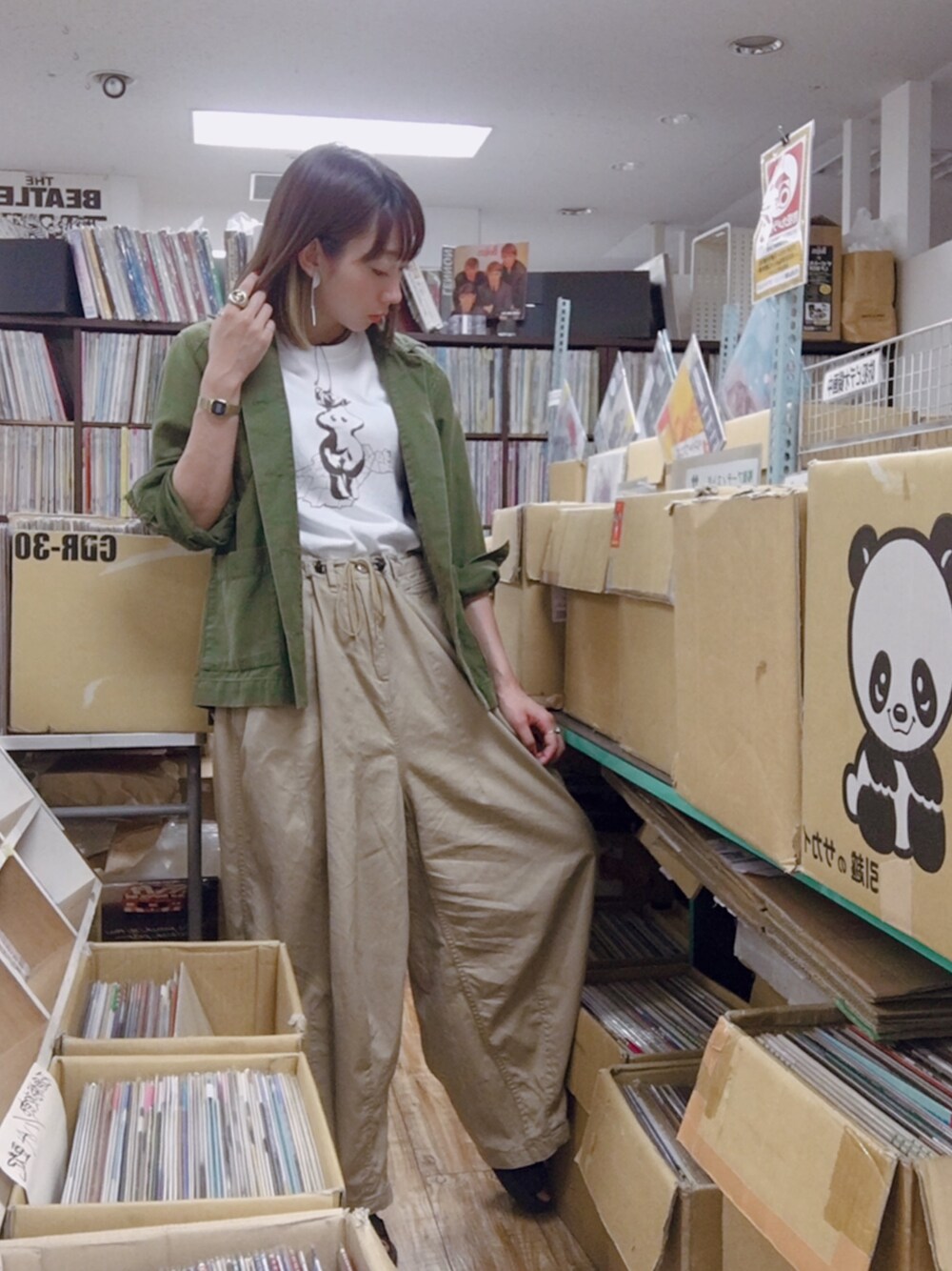 「ラクチンコーデ、Tシャツ、ワイドパンツ、サンダル、カーキ」｜「My Fav. CHILD WOMANの綿ツイル　エンザイム加工　ミリタリーブルゾン（ブルゾン、グリーン系）」を使った、ねっこさん（レディース・160cm）の夏コーディネートの1枚目の写真