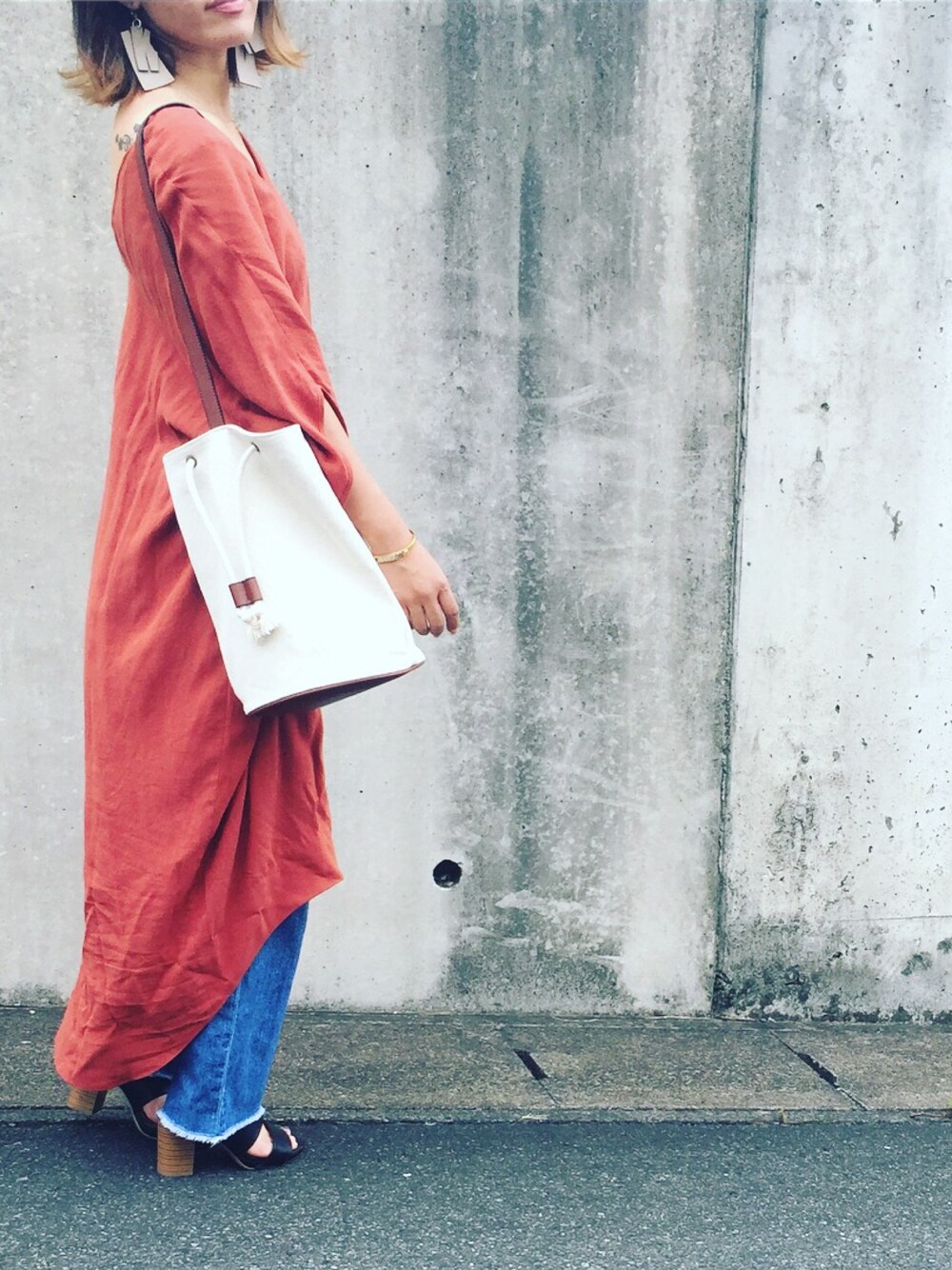 「オトナカジュアル、ootd、低身長」｜「TODAYFULのコクーンサックドレス（ワンピース、レッド系）」を使った、Awamura Mihoさん（レディース・152cm）の夏コーディネートの1枚目の写真