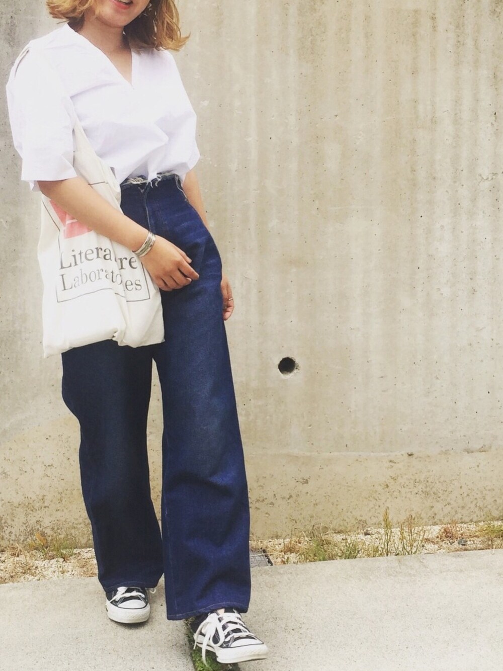 「シンプル、パンツスタイル、大人カジュアル」｜「TODAYFULのアイテム（デニムパンツ、その他）」を使った、Awamura Mihoさん（レディース・152cm）の春コーディネートの1枚目の写真