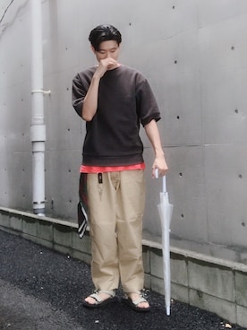 「ベージュパンツ」｜「アイテム（財布/小物）」を使った、Taka___Hiroさん（メンズ・178cm）の夏コーディネート