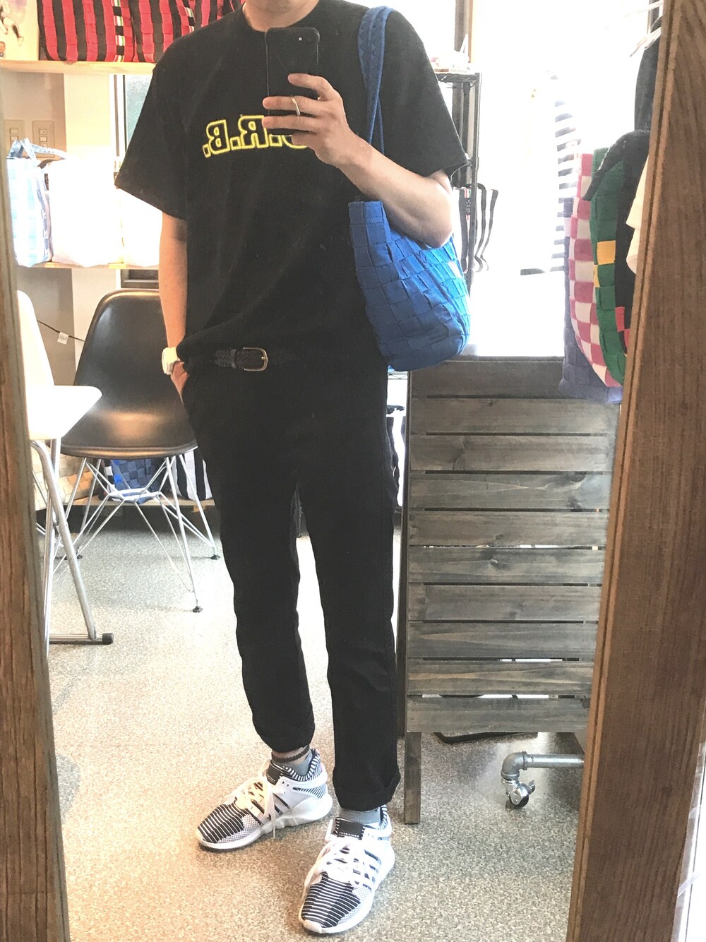 「UNIQLOのアイテム（チノパンツ、ブラック系）」を使った、ビアンコネロさん（メンズ・172cm）の夏コーディネートの1枚目の写真