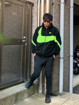 「蛍光カラー」｜「アイテム（その他アウター）」を使った、KOUさん（メンズ・177cm）の冬コーディネート