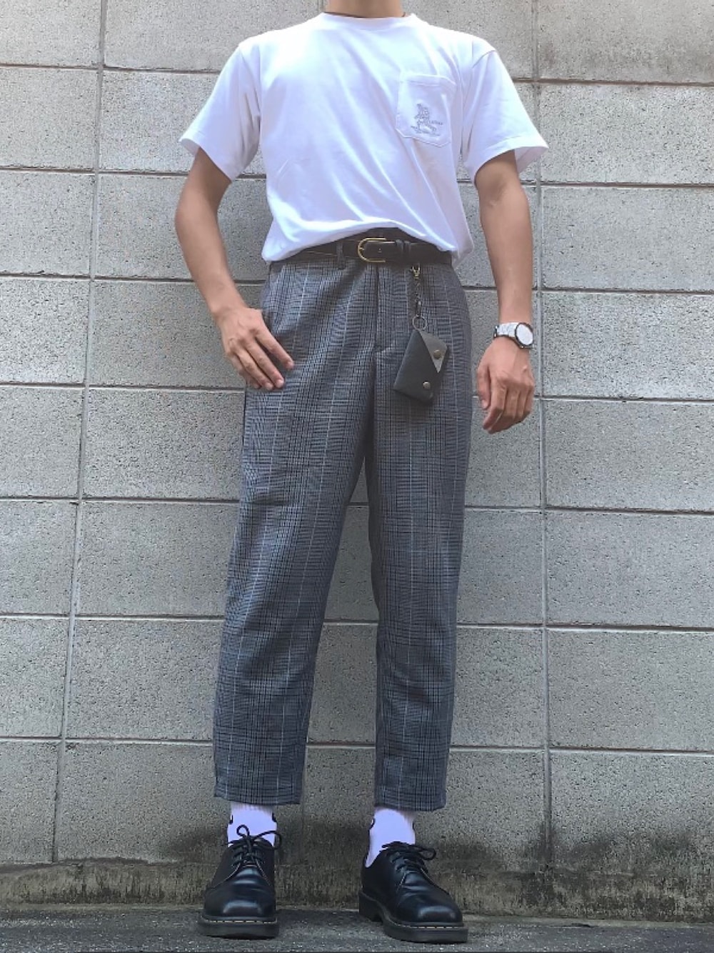 「カジュアルコーデ、おしゃれさんと繋がりたい、夏コーデ、古着MIX、グレンチェック、白Tシャツ、タックイン、ドクターマーチン、デート、腕時計」｜「古着のアイテム（Tシャツ/カットソー、ホワイト系）」を使った、mashaさん（メンズ・173cm）の夏コーディネートの1枚目の写真