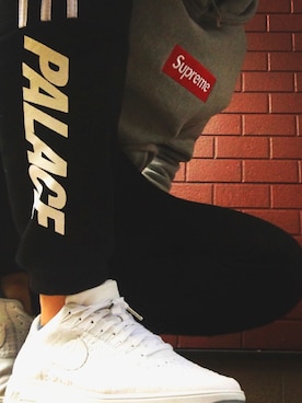 「palace」｜「アイテム（パーカー）」を使った、バイキングさん（メンズ・182cm）の春コーディネート