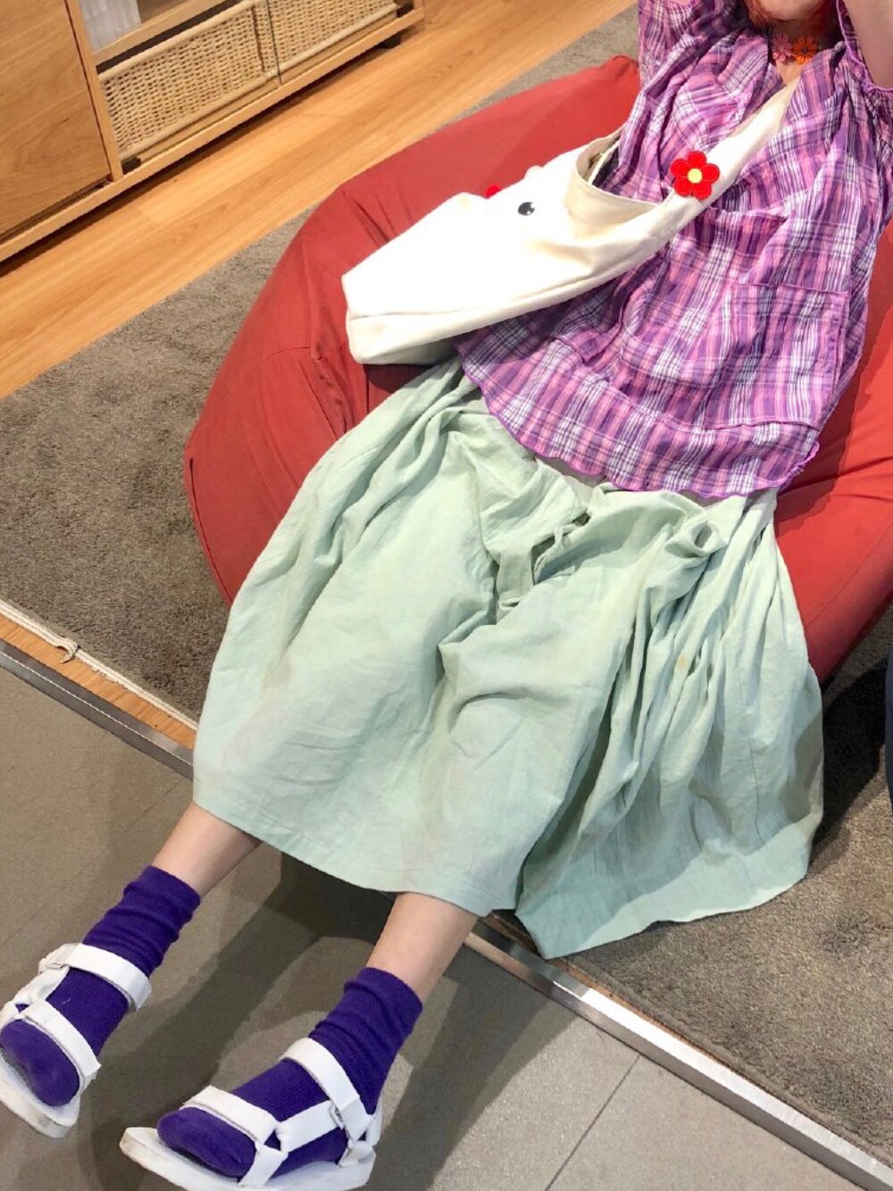 「七月のアイテム（シャツ/ブラウス、パープル系）」を使った、川岛森田さん（キッズ・158cm）の夏コーディネートの1枚目の写真
