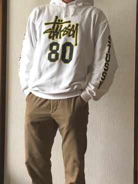 「STUSSY（ステューシー）のアイテム（パーカー、ホワイト系）」を使った、フッジーさん（メンズ・180cm）の秋コーディネート