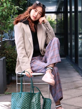「COMMON PROJECTS（コモンプロジェクト）のアイテム」を使った、Yvette Youngさん（レディース・163cm）の秋コーディネート