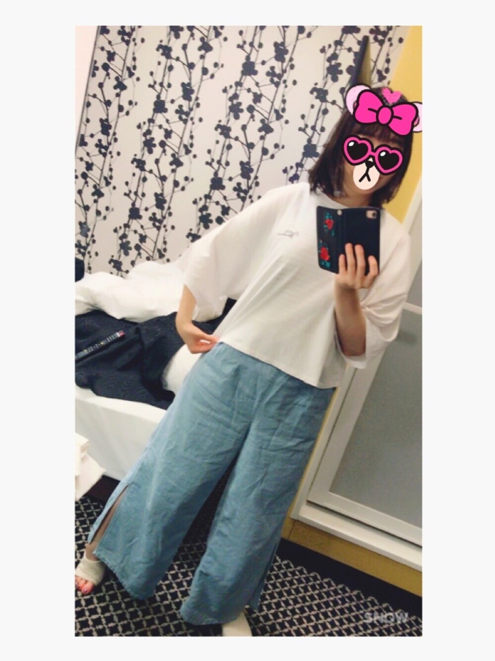 「GU、Factorie、パラッツォパンツ、薄色デニム、スリット、白Tシャツ、ボブ、WEGO、iPhoneケース、iPhone7」｜「Factorieのアイテム（Tシャツ/カットソー、ホワイト系）」を使った、RISAさん（レディース・163cm）の夏コーディネートの1枚目の写真