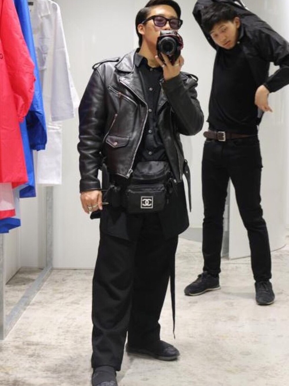 「chanel、COMME des GARCONS、yohjiyamamoto、Y-3、おしゃれさんと繋がりたい、ootd、スニーカーコーデ」｜「CHANELのアイテム（ボディバッグ/ウエストポーチ、ブラック系）」を使った、Tatsukiさん（メンズ・167cm）の夏コーディネートの1枚目の写真