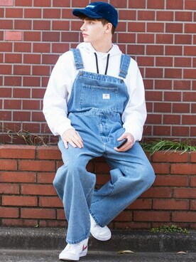 「プルオーバーパーカー」｜「アイテム（サロペット/オーバーオール）」を使った、8(eight)さん（メンズ・180cm）の冬コーディネート