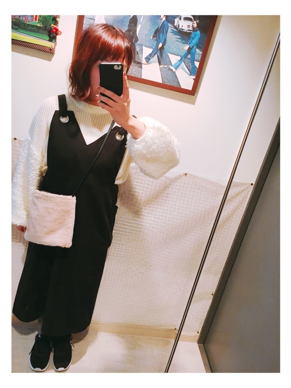「ワンピース、ワンピース×スニーカー、earth music&ecology、冬、ループ編み、袖ボリューム、オトナカジュアル、おしゃれさんと繋がりたい、新作、アースミュージック＆エコロジー」｜「earth music&ecologyのアイテム（ニット/セーター、ホワイト系）」を使った、maay0uさん（レディース・154cm）の秋コーディネートの1枚目の写真