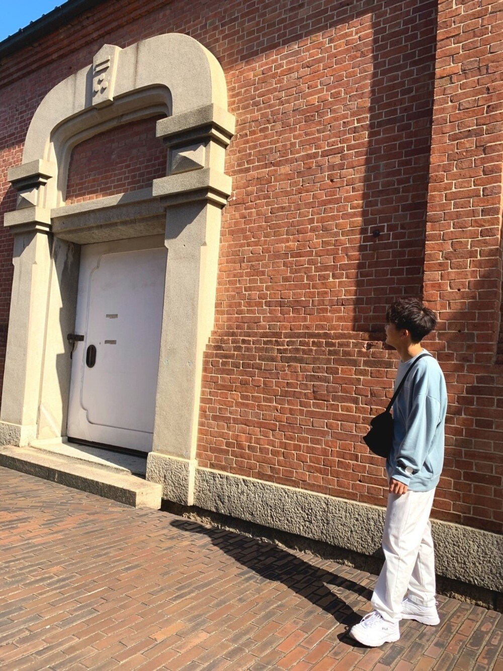 「おしゃれさんと繋がりたい、スウェット」｜「G.O.Cのオーバーサイズ グラフィックプリント スウェットトレーナー（スウェット、ブルー系）」を使った、ひーさん（メンズ・165cm）の秋コーディネートの1枚目の写真