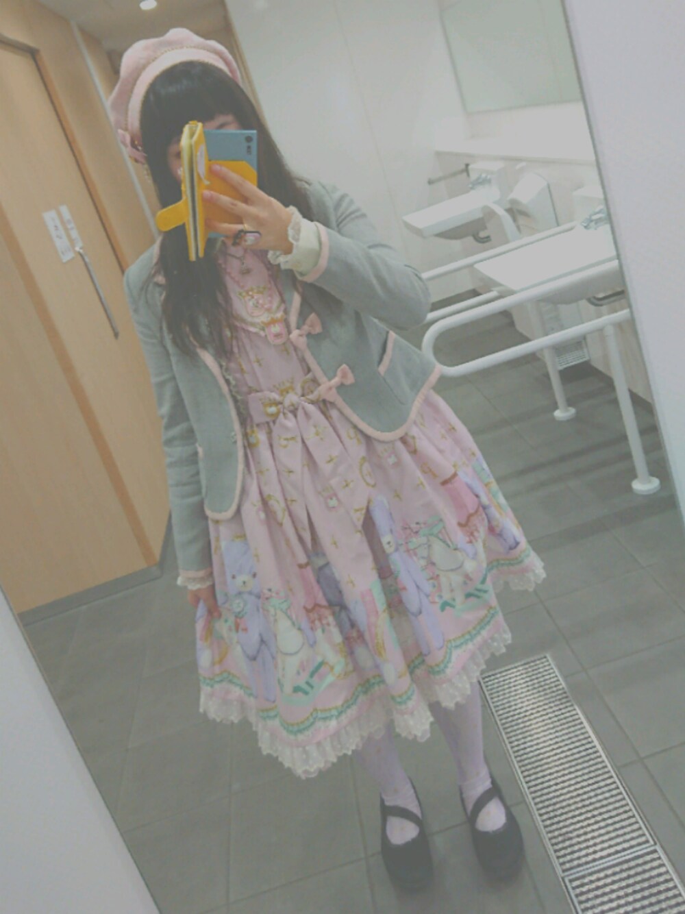 「angelicpretty、charlotte'sbear、甘ロリ、ロリィタ、ゆめかわいい、ピンク、かわいい」｜「Angelic Prettyのアイテム（ハンチング/ベレー帽、ピンク系）」を使った、erikaさん（レディース・157cm）の春コーディネートの1枚目の写真