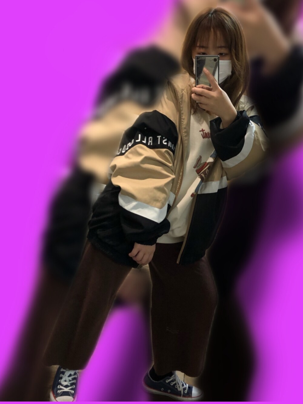 「シューズ、コンバース、スウェット、ストリート系、ストリート系女子、ストリート系ファッション、ストリートコーデ、アウター、おしゃれさんと繋がりたい、低身長」｜「CONVERSEのアイテム（スニーカー、ブルー系）」を使った、makaaa001さん（レディース・150cm）の冬コーディネートの1枚目の写真