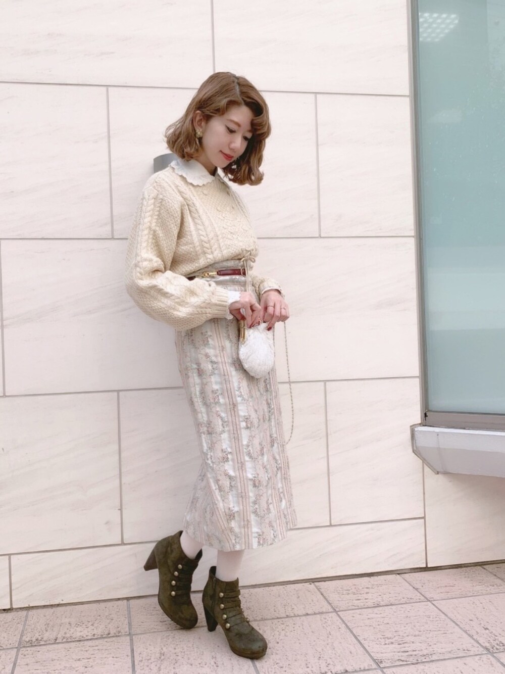 「秋のコーデ、休日スタイル、ベージュ、カーキ、ショートブーツ、レトロ、fint、ananotherangelus、ブラウス×ニット、vintage」｜「F i.n.tのアイテム（ニット/セーター、ベージュ系）」を使った、natsumiさん（レディース・150cm）の秋コーディネートの1枚目の写真