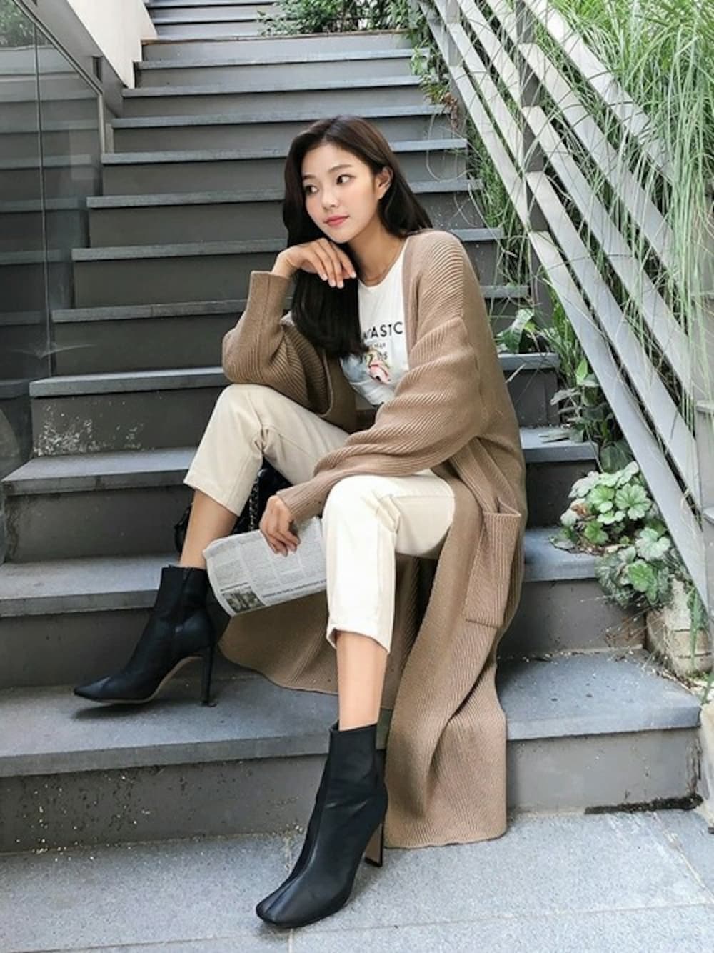 「カーディガン、Tシャツ、秋のコーデ、無地、大人コーデ、ロングカーディガン、パンツスタイル、レディース、羽織り、韓国ファッション」｜「D&B By DABAGIRLのサイドスリットロングニットカーディガン（カーディガン/ボレロ、ベージュ系）」を使った、DaBaGIRLさん（レディース・163cm）の秋コーディネートの1枚目の写真