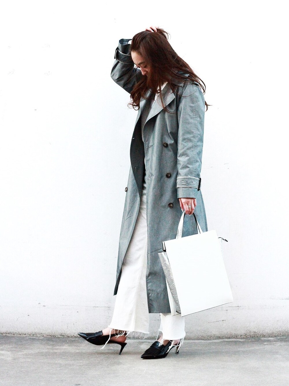 「A4サイズ収納可(バッグ サイズ)、トートバッグ、バッグ、シューズ、CHARLES＆KEITH、チャールズ＆キース、チャールズアンドキース、charleskeith_jp」｜「CHARLES & KEITHのフリルデティール スリングバックヒール / Frill Detail Slingback Heels（サンダル、ブラック系）」を使った、CHARLES & KEITHさん（レディース・160cm）の春コーディネートの1枚目の写真
