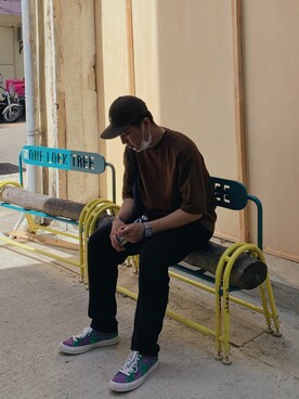 「COS（コス）のアイテム（スラックス）」を使った、Jerry Sheungさん（メンズ・175cm）の夏コーディネート