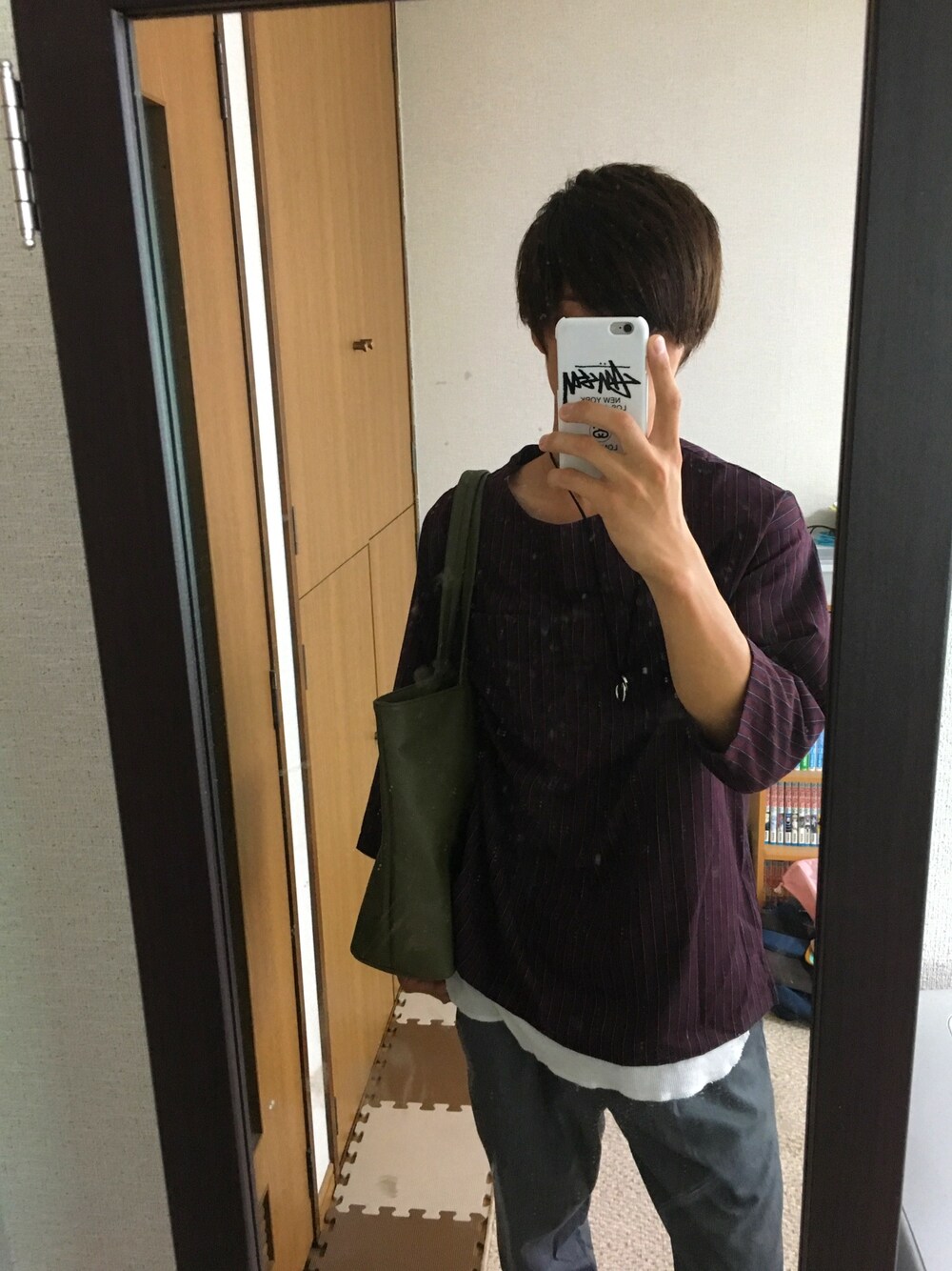 「RAGEBLUEのアイテム（シャツ/ブラウス、レッド系）」を使った、tさん（メンズ・170cm）の秋コーディネートの1枚目の写真