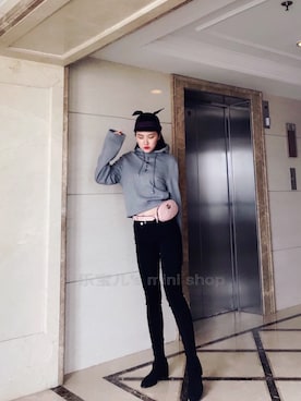 「STUART WEITZMAN（スチュアートワイツマン）のアイテム（アクセサリー）」を使った、小乐宝儿さん（レディース・164cm）の秋コーディネート
